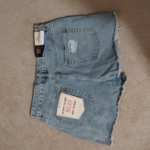 Angel Kiss High Rise Patch Detail Shorts - Picture 2 of 4